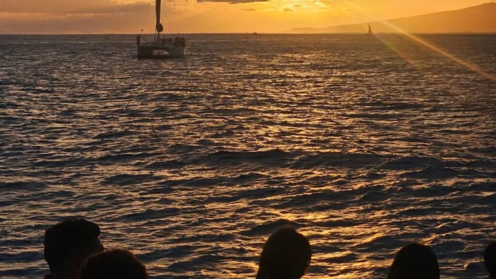 waikiki-sunset-cocktail-cruise-sip-sail-and-relax